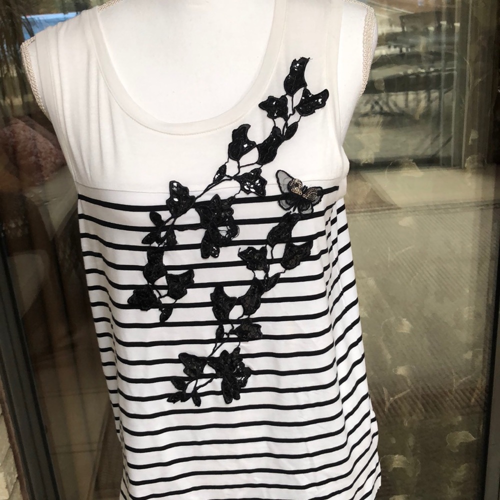 black and white top from Rosa Shock Paris